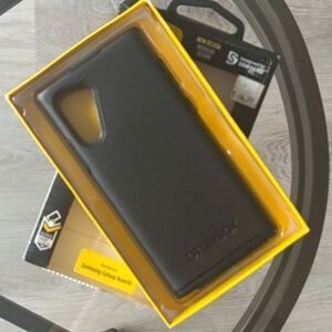 OtterBox Symmetry Series Black Case for Samsung Note 10